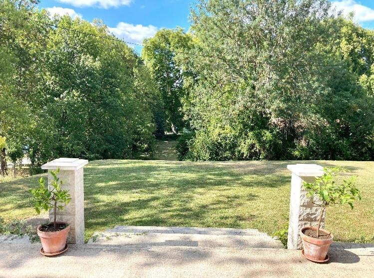 Stunning Bedroom Overlooking The Charente Bourg-Charente Εξωτερικό φωτογραφία