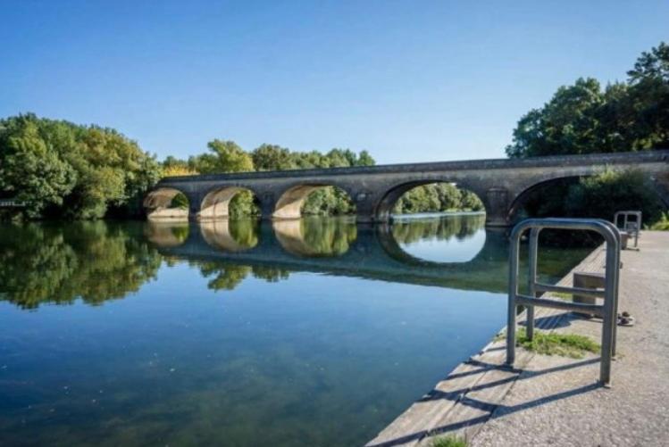 Stunning Bedroom Overlooking The Charente Bourg-Charente Εξωτερικό φωτογραφία
